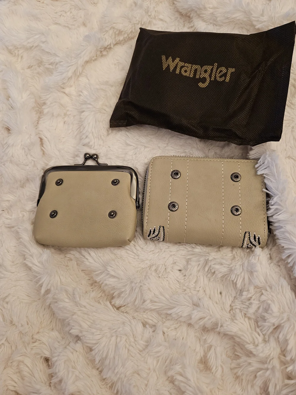 Wrangler✨️Beige Embroidered Women's Wallet